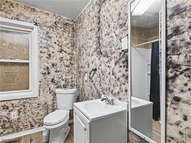 2012 Harmont Avenue NE, Canton, OH 44705