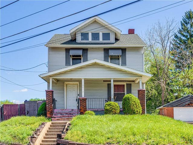 2012 Harmont Avenue NE, Canton, OH 44705