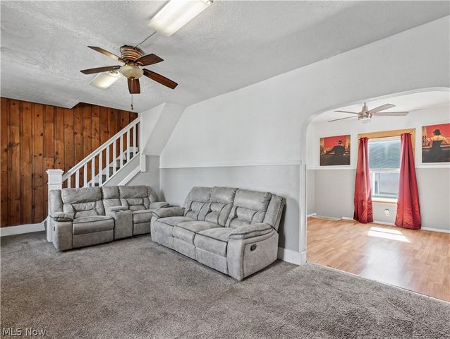 2012 Harmont Avenue NE, Canton, OH 44705