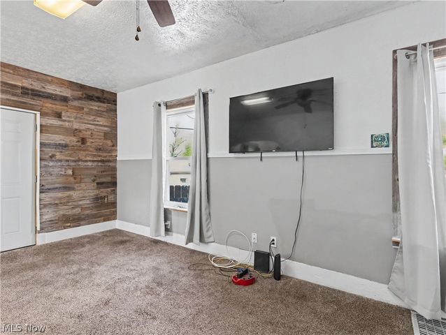 2012 Harmont Avenue NE, Canton, OH 44705