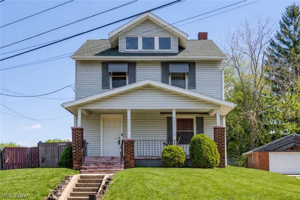 2012 Harmont Avenue NE, Canton, OH 44705