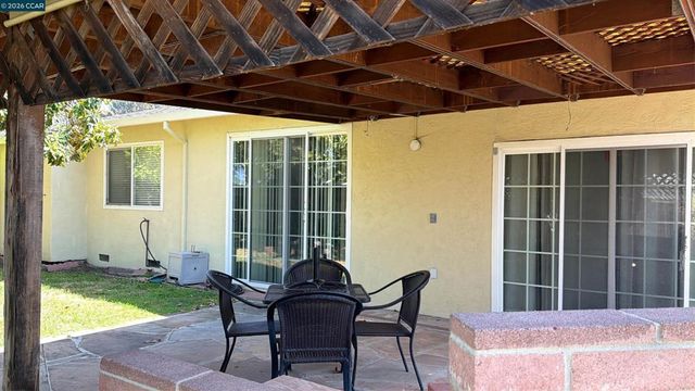 42817 Fontainebleau Park Ln, Fremont, CA 94538