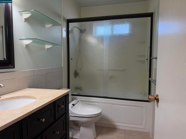 42817 Fontainebleau Park Ln, Fremont, CA 94538
