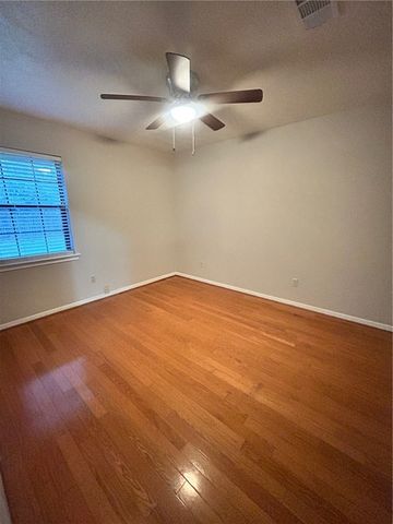 4001 Hunter Creek Drive, College Station, TX 77845