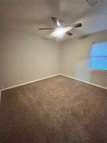 4001 Hunter Creek Drive, College Station, TX 77845