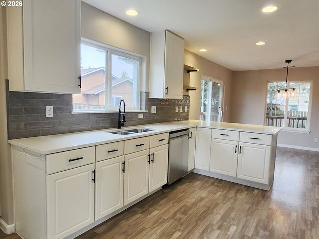 835 S WYNOOSKI St, Newberg, OR 97132