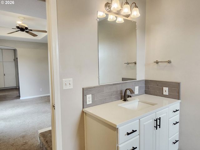 835 S WYNOOSKI St, Newberg, OR 97132