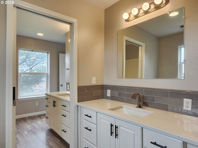 835 S WYNOOSKI St, Newberg, OR 97132
