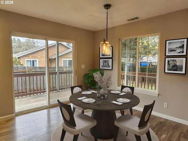 835 S WYNOOSKI St, Newberg, OR 97132