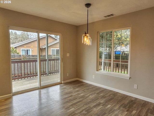 835 S WYNOOSKI St, Newberg, OR 97132