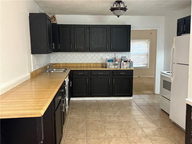 9812 Linwood Boulevard, Independence, MO 64052