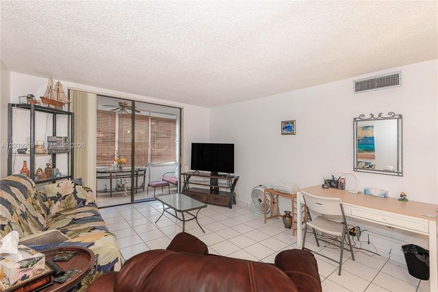 2800 Somerset Dr 115J, Lauderdale Lakes, FL 33311