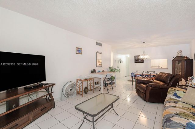 2800 Somerset Dr 115J, Lauderdale Lakes, FL 33311