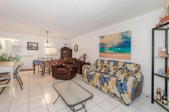 2800 Somerset Dr 115J, Lauderdale Lakes, FL 33311