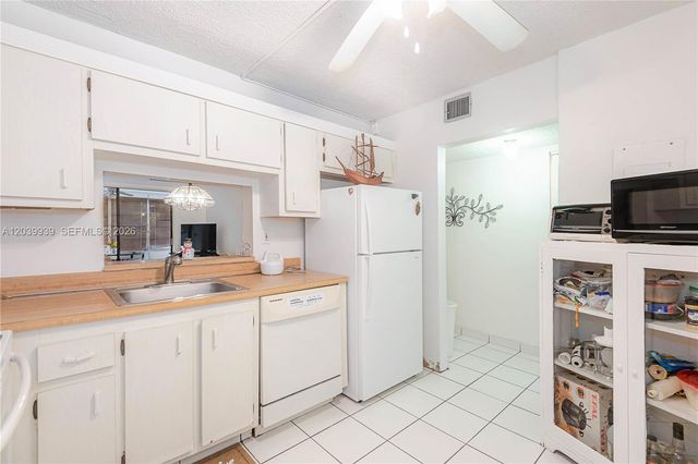 2800 Somerset Dr 115J, Lauderdale Lakes, FL 33311