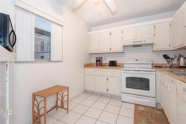 2800 Somerset Dr 115J, Lauderdale Lakes, FL 33311