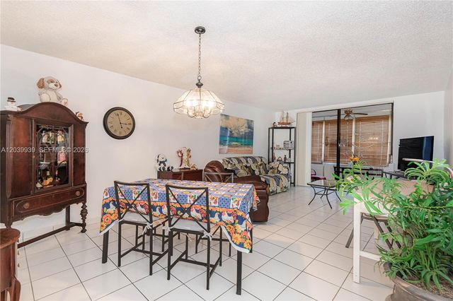 2800 Somerset Dr 115J, Lauderdale Lakes, FL 33311