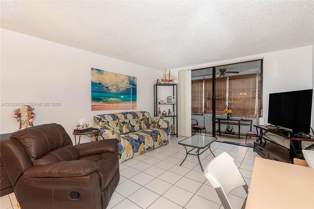 2800 Somerset Dr 115J, Lauderdale Lakes, FL 33311