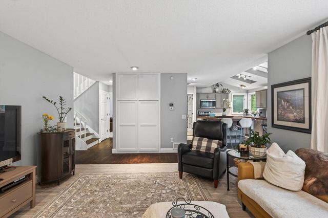 10261 Phaeton Drive, Eden Prairie, MN 55347