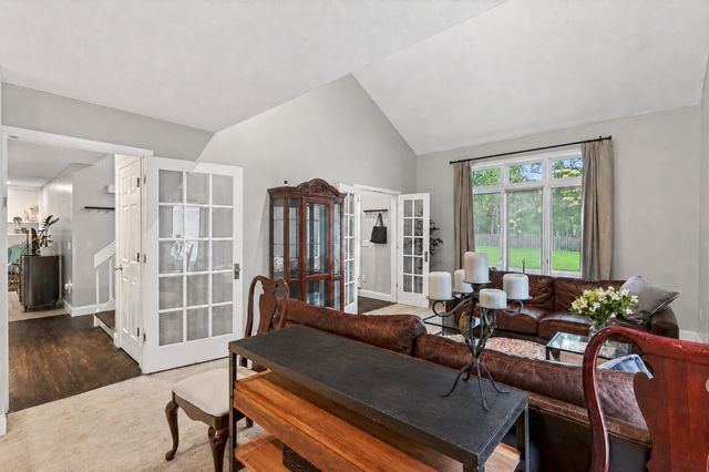 10261 Phaeton Drive, Eden Prairie, MN 55347