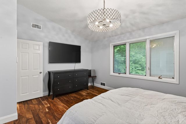 10261 Phaeton Drive, Eden Prairie, MN 55347