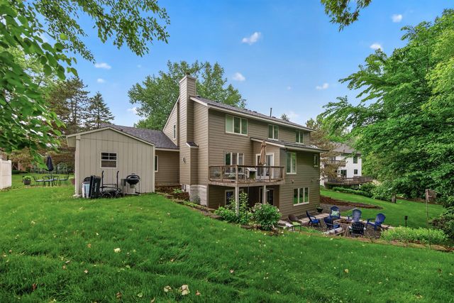 10261 Phaeton Drive, Eden Prairie, MN 55347