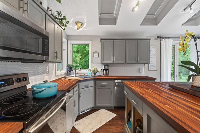 10261 Phaeton Drive, Eden Prairie, MN 55347
