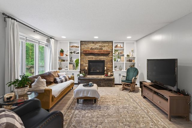 10261 Phaeton Drive, Eden Prairie, MN 55347