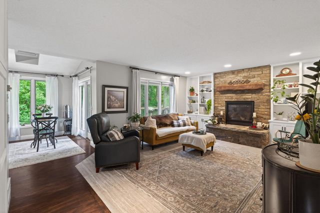 10261 Phaeton Drive, Eden Prairie, MN 55347