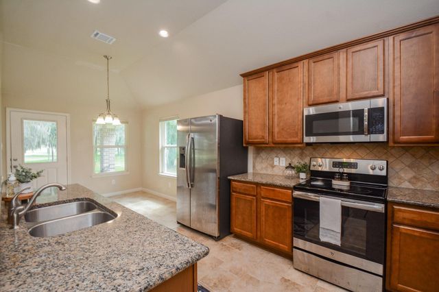 2205 Lake Foreest Dr Drive, West Columbia, TX 77486