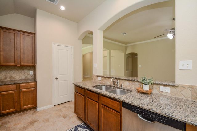 2205 Lake Foreest Dr Drive, West Columbia, TX 77486