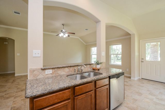 2205 Lake Foreest Dr Drive, West Columbia, TX 77486