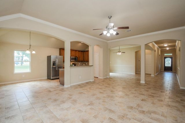 2205 Lake Foreest Dr Drive, West Columbia, TX 77486