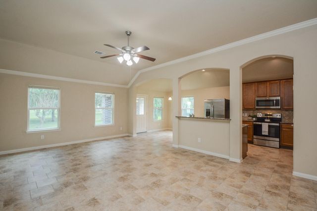 2205 Lake Foreest Dr Drive, West Columbia, TX 77486