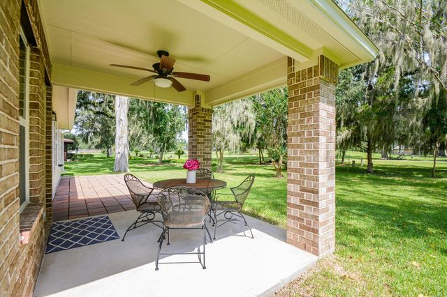 2205 Lake Foreest Dr Drive, West Columbia, TX 77486