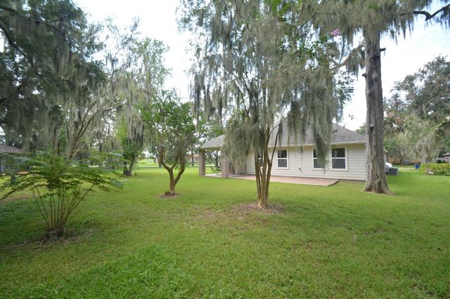2205 Lake Foreest Dr Drive, West Columbia, TX 77486