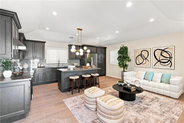 7635 Fallbrook, West Hills, CA 91304