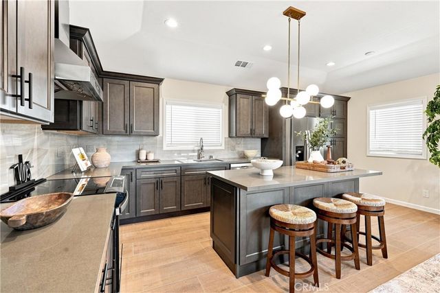7635 Fallbrook, West Hills, CA 91304