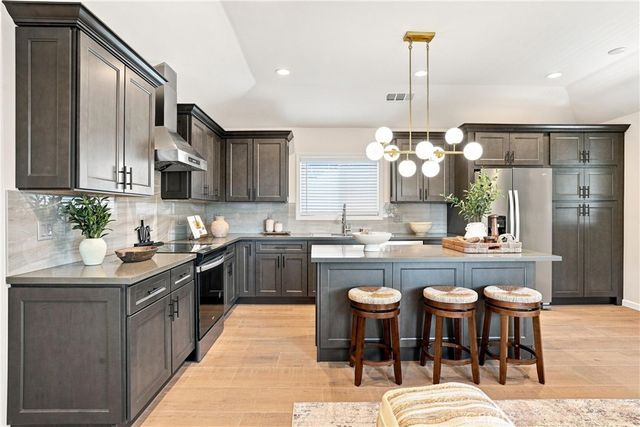 7635 Fallbrook, West Hills, CA 91304