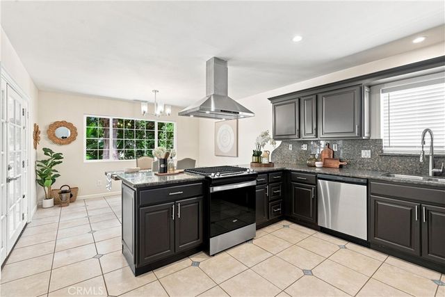 7635 Fallbrook, West Hills, CA 91304