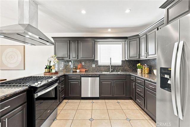 7635 Fallbrook, West Hills, CA 91304