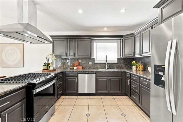 7635 Fallbrook, West Hills, CA 91304