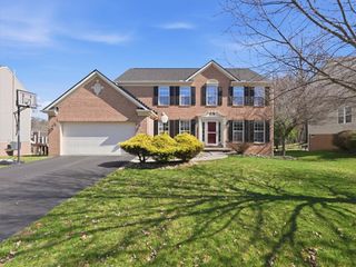 1885 Pioneer Dr, Franklin Park, PA 15143