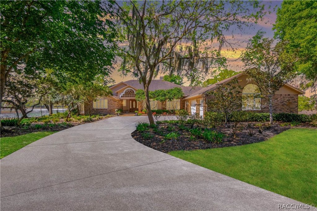 8950 E Eden Walk Court, Inverness, FL 34450