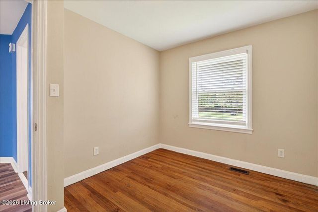 4730 Van Hoose Rd, Louisville, KY 40216