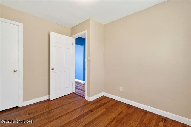 4730 Van Hoose Rd, Louisville, KY 40216