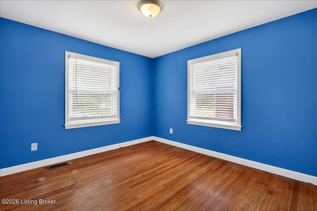 4730 Van Hoose Rd, Louisville, KY 40216