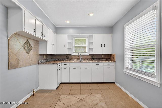 4730 Van Hoose Rd, Louisville, KY 40216