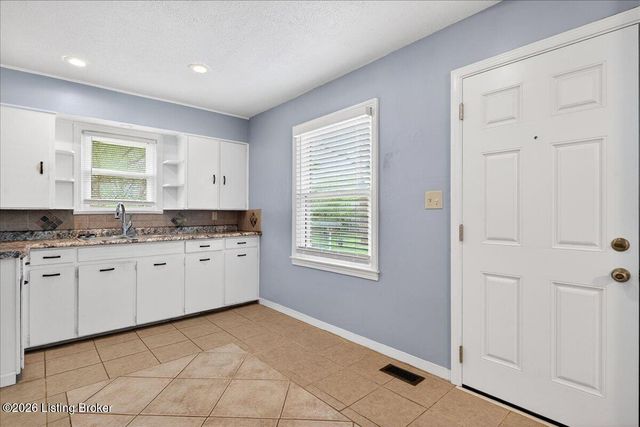 4730 Van Hoose Rd, Louisville, KY 40216