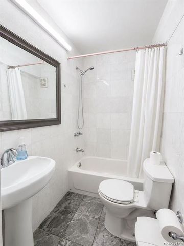 12215 25 Road, College Point, NY 11354